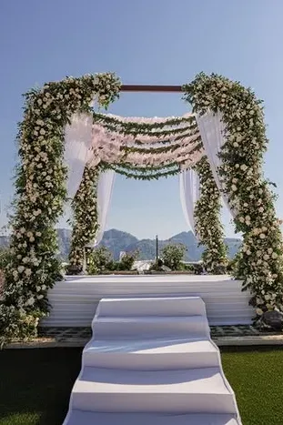 Luxury destination wedding in Shimla with Himalayan mountain backdrop and elegant outdoor ceremony setup